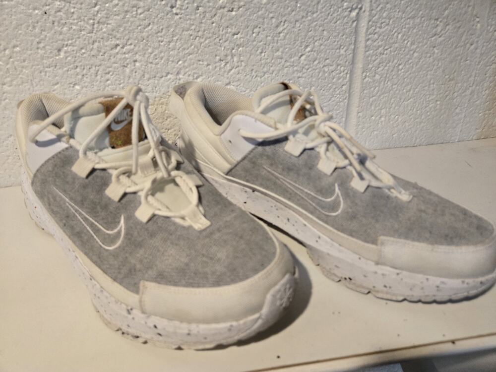 nike crater remixa Gray White Canvas Womens Size 7.5 Used Good Condition